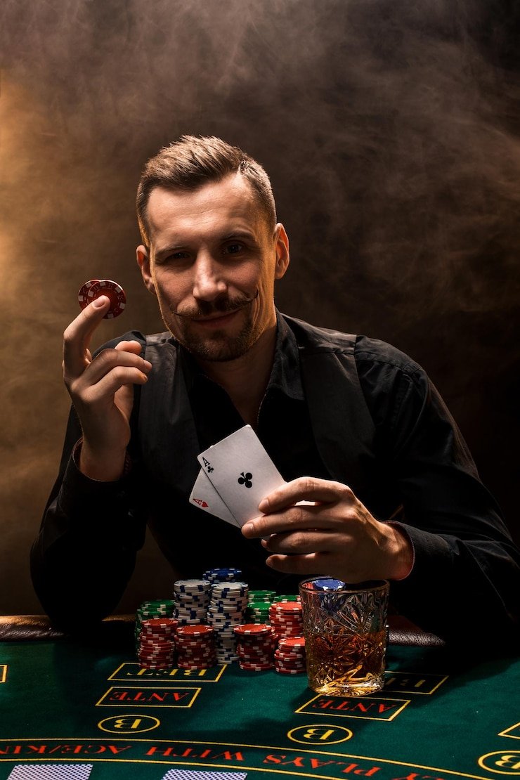 Dealer Super Sic Bo di studio apidewa slot dengan tiga dadu dan meja taruhan live